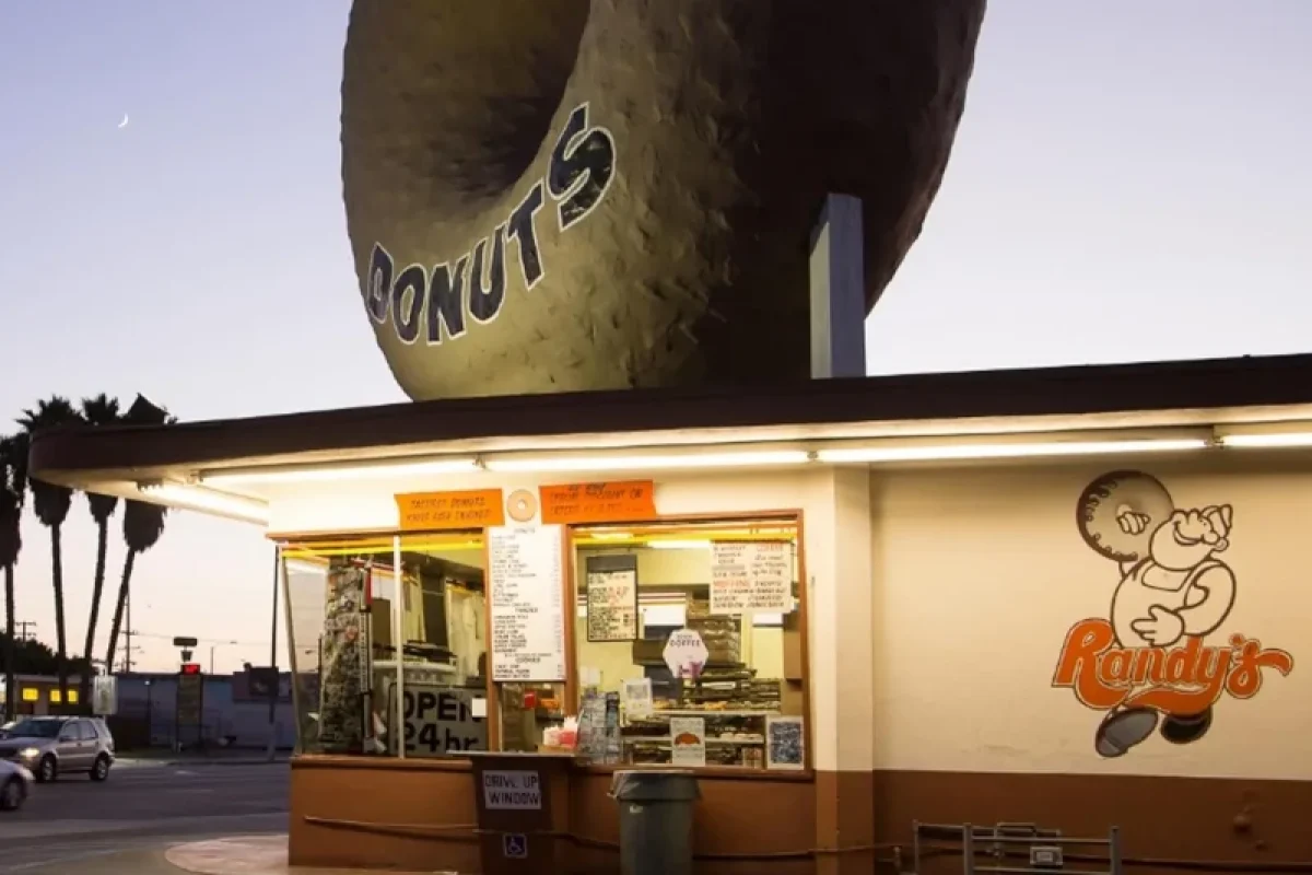 Top Donut Franchise Opportunities in 2026 - Randy's Donuts Franchising